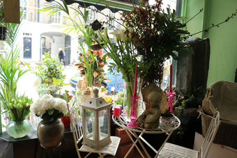 <p>A new era for romance  - <a href='/journals/flowers-and-romance'>Click here for more information</a></p>