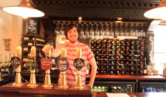 <p>London Pub Etiquette - <a href='/articles/pub-etiquette'>Click here for more information</a></p>