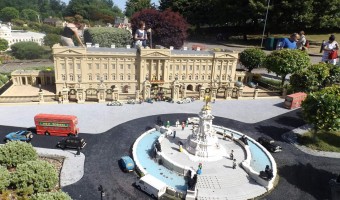 <p>Legoland Windsor Resort - <a href='/journals/Legoland-Windsor-Resort'>Click here for more information</a></p>